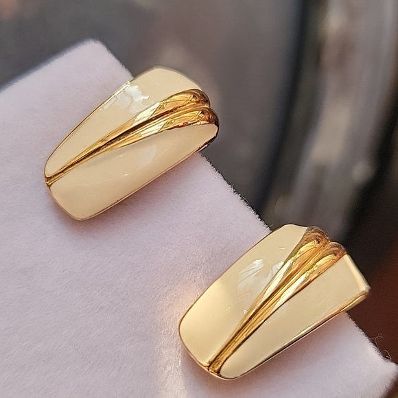 Vintage Ivory Enamel Earrings Gold Tone Clip-on - Picture 4 of 11